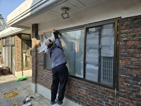 논현동 옥상 창호 보양과 바탕 정리 작업